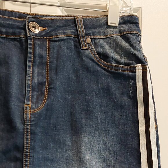 Suko Jeans Blue Denim Stripe Fringe Hem Skirt Women's Size 8 - Picture 5 of 15